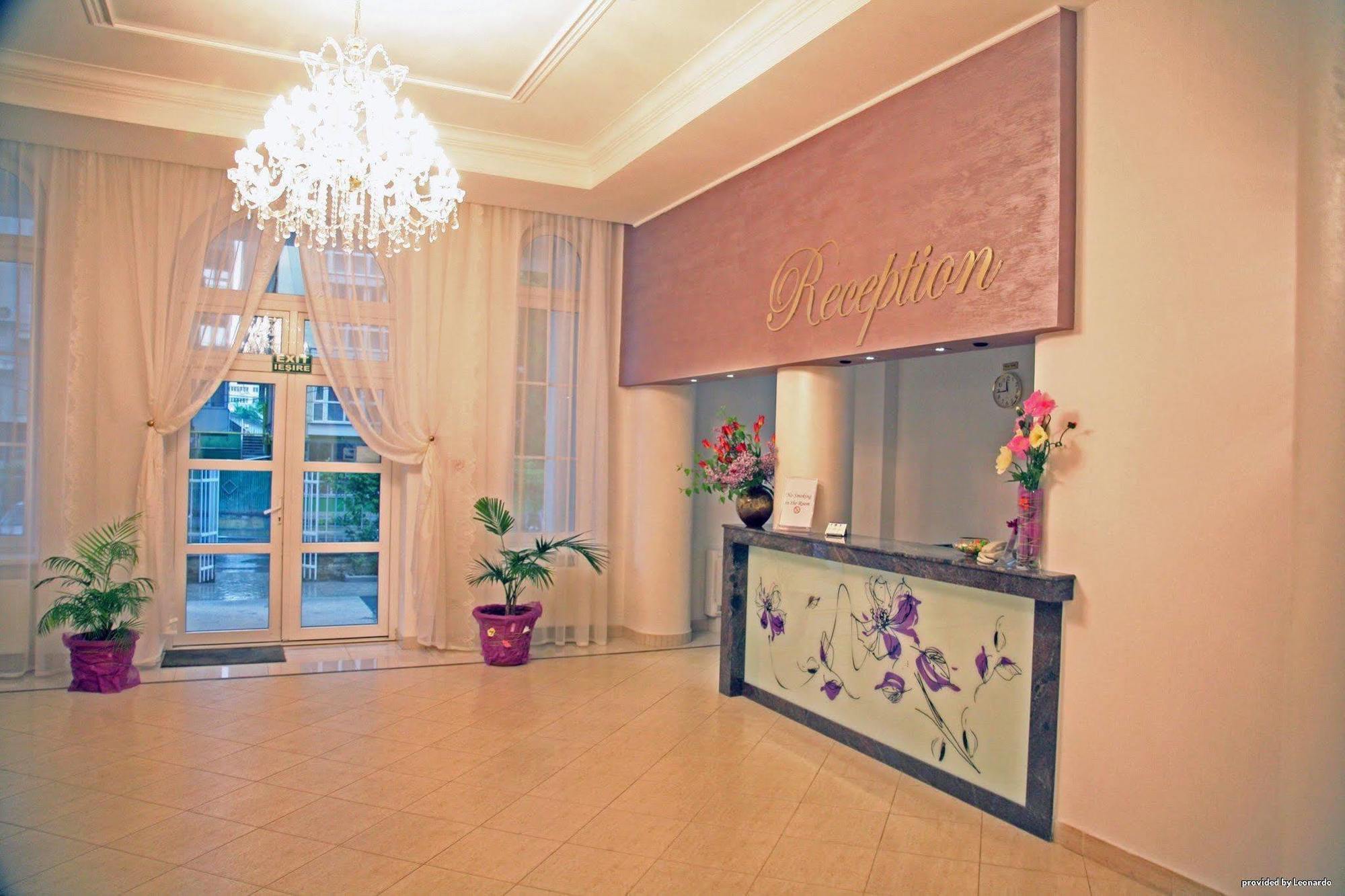 Flowers Hotel Chisinau Exterior photo