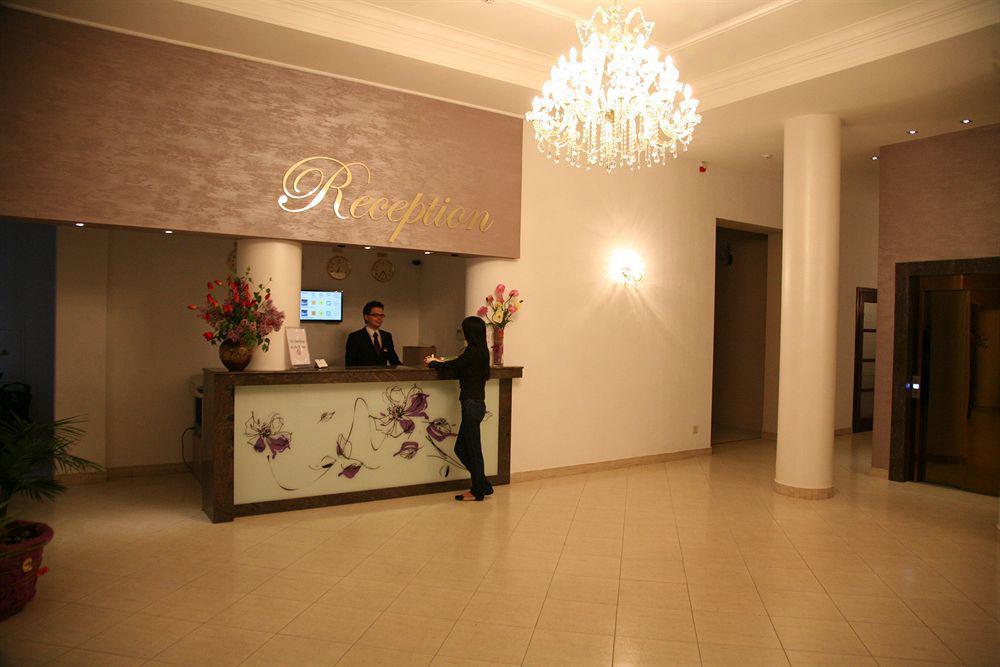 Flowers Hotel Chisinau Exterior photo